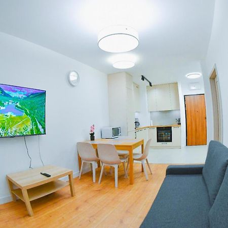 Elegant Two-Room Apartment, Sleeps 4, Near Turon Arena, With Balcony קרקוב מראה חיצוני תמונה